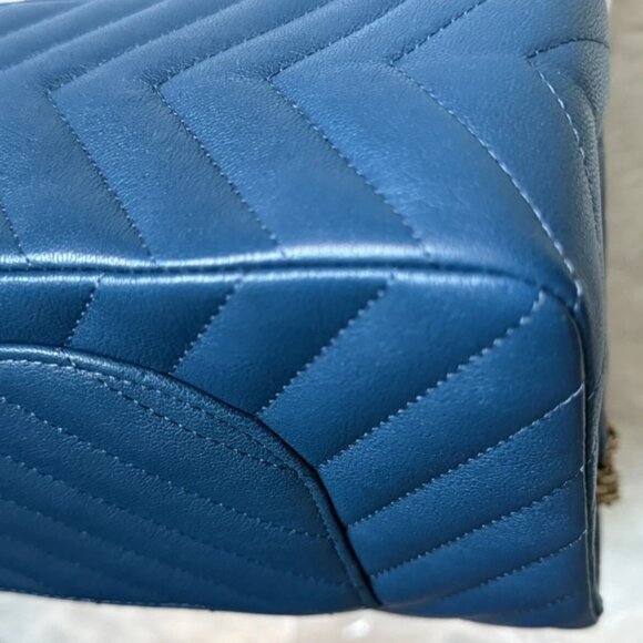 Chanel Reissue 2.55 Flap Bag Chevron Aged Calfskin 226 - Picture 8 of 11